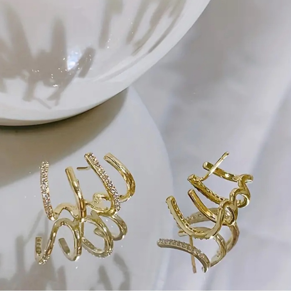 Unique Earrings - Picture 3 of 4